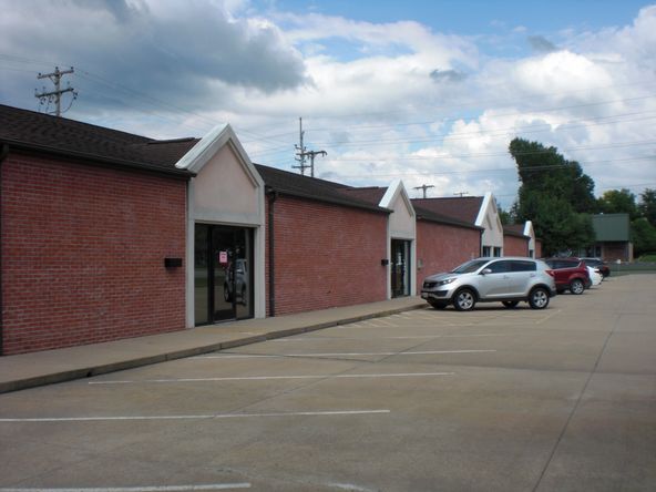 200 N Emerald Ln, Carbondale, IL 62901